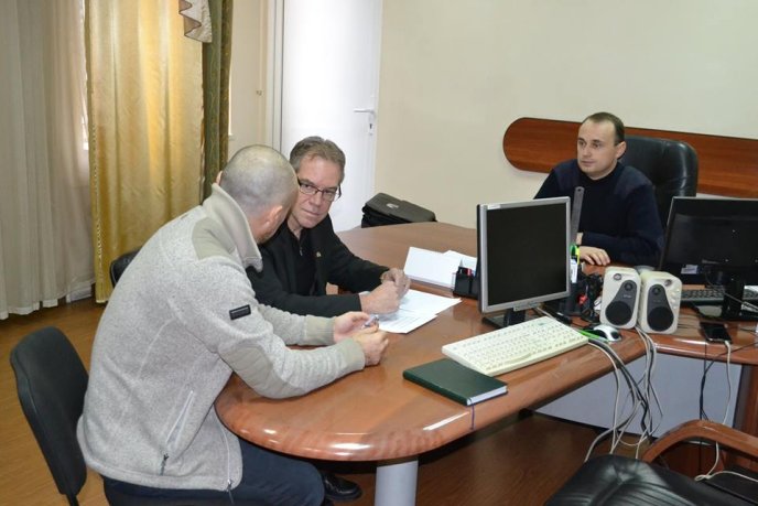 Іноземний гість завітав до патрульних поліцейських Закарпаття – 01