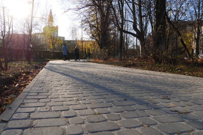 В Ужгороді капітально ремонтують кілька внутрішньоквартальних територій – 03