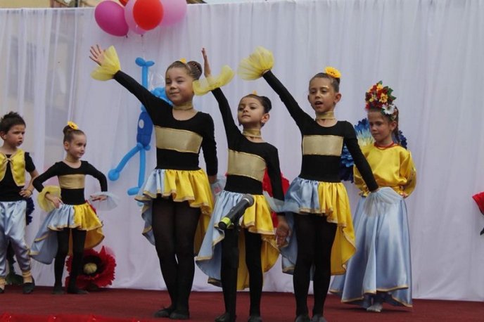 Маленькі мукачівці виступали у центрі міста – 05