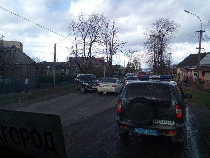 В околиці Ужгорода зіткнулись дві автівки (ФОТО) – 01