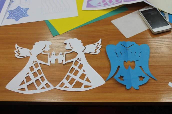 В обласній бібліотеці понад півсотні ужгородців навчались мистецтву витинанки – 22