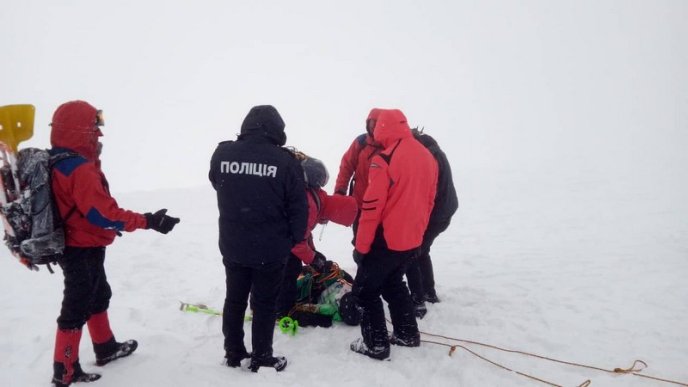 Одного з туристів, який вчора заблукав, знайшли – 03