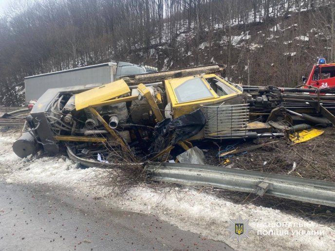 Автотроща на Закарпатті: автівки понівечені, є загиблі – 03