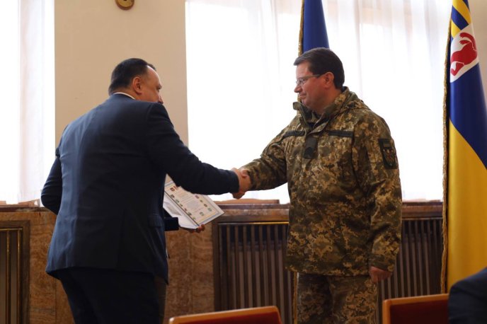 На сесії облради відзначили військових ЗСУ за зміцнення обороноздатності України – 03