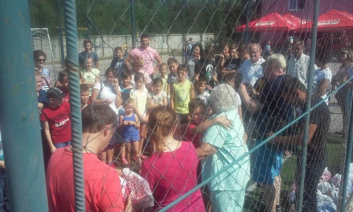 Діти учасників АТО із Закарпаття отримали спортивну форму зі США – 04