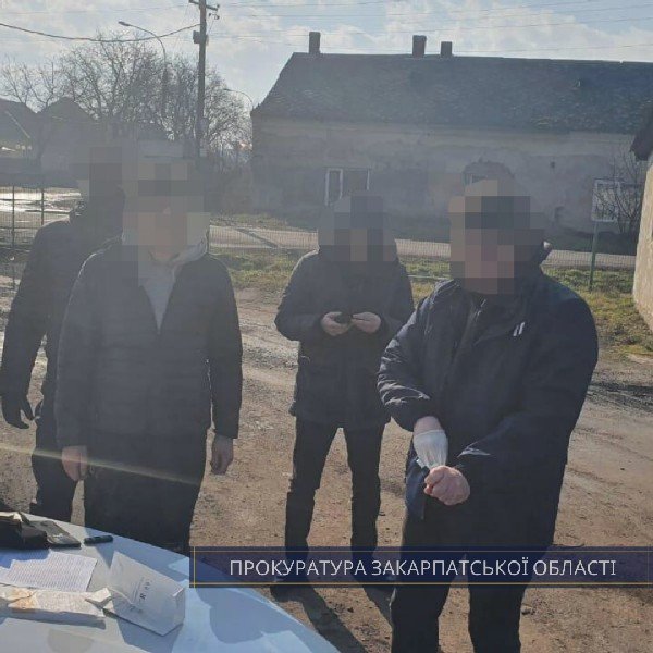 Як "заробляв" прикордонник: чоловіка затримали при отриманні 900 доларів – 04 Як "заробляв" прикордонник: чоловіка затримали при отриманні 900 доларів – 04