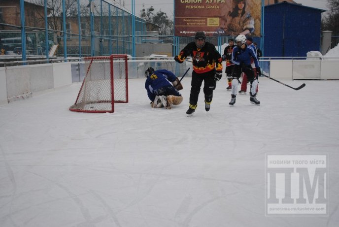 У Мукачеві відбувся відкритий Кубок області з хокею (ФОТО) – 15