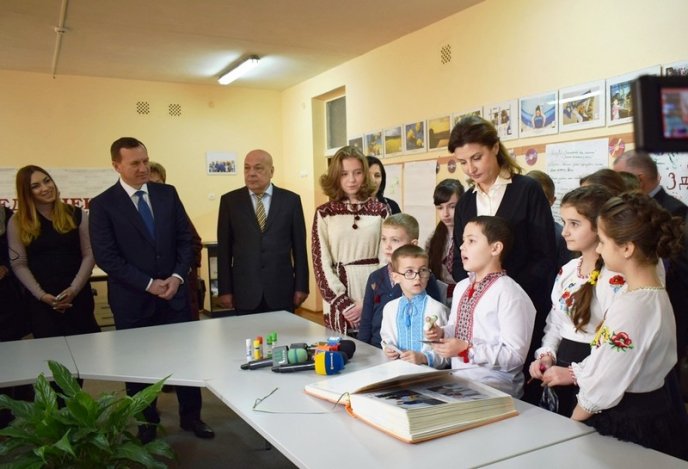 В Ужгородській міськраді розповіли, чому дружина Порошенка відвідала саме школу №20 – 01