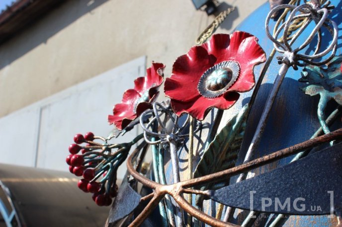 Завтра у центрі Мукачева розмістять дві гігантські ковані писанки – 03