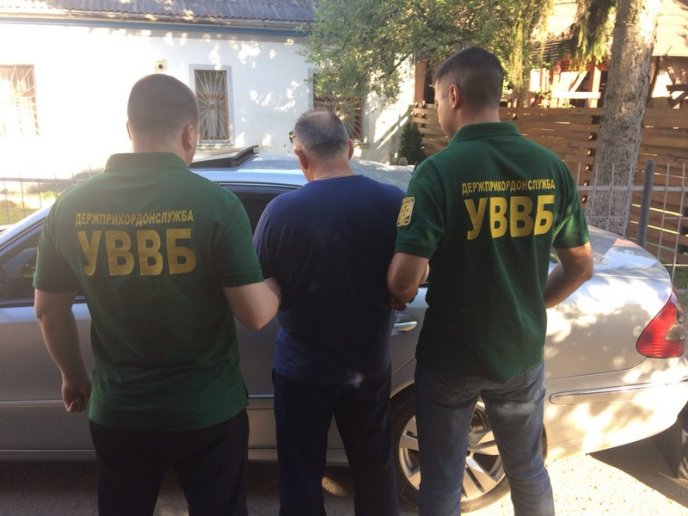 Затримали закарпатця, який намагався підкупити прикордонника – 04