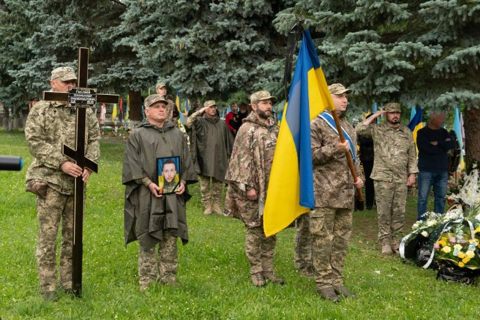 На Закарпатті поховали 27-річного військового – 04