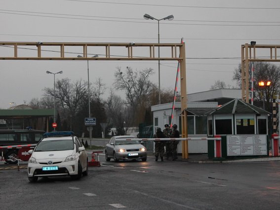 На Закарпатті правоохоронці особливого призначення зайняли блокпости – 08 На Закарпатті правоохоронці особливого призначення зайняли блокпости – 08