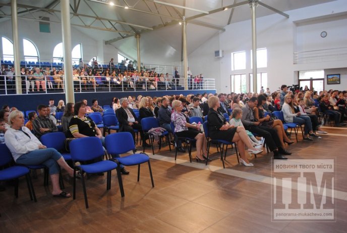 У Мукачеві відбувся благодійний концерт дитячих та юнацьких колективів "Від маленького серця для великого миру" (ФОТОРЕПОРТАЖ) – 02