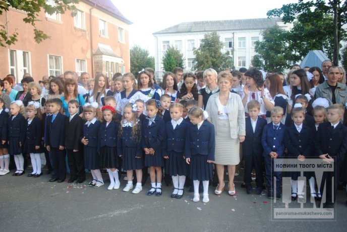 Перший дзвоник відсвяткували у Мукачівській гімназії (ФОТОРЕПОРТАЖ) – 08 Перший дзвоник відсвяткували у Мукачівській гімназії (ФОТОРЕПОРТАЖ) – 08