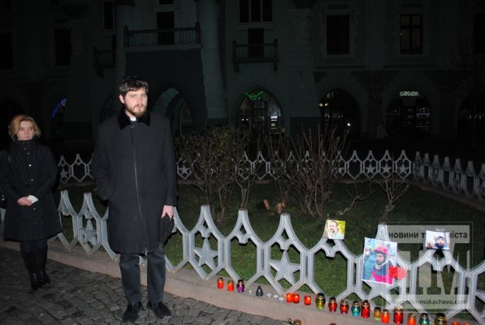 Мукачівці пом’янули героїв, які загинули на Майдані (ФОТО) – 13