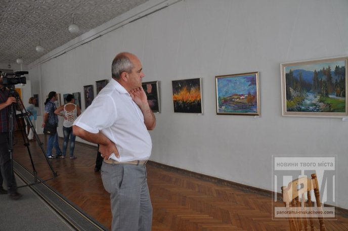 У Мукачеві відкрилась виставка картин до Дня Незалежності України (ФОТОРЕПОРТАЖ) – 13