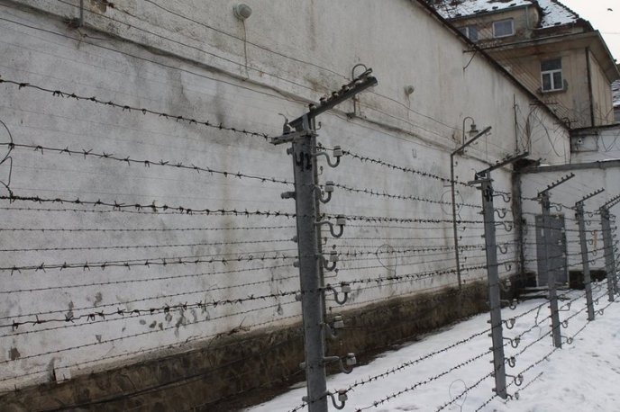 Таргани та оголені дроти: представників прокуратури шокували жахливі умови утримання в’язнів у Закарпатській УВП №9 – 01