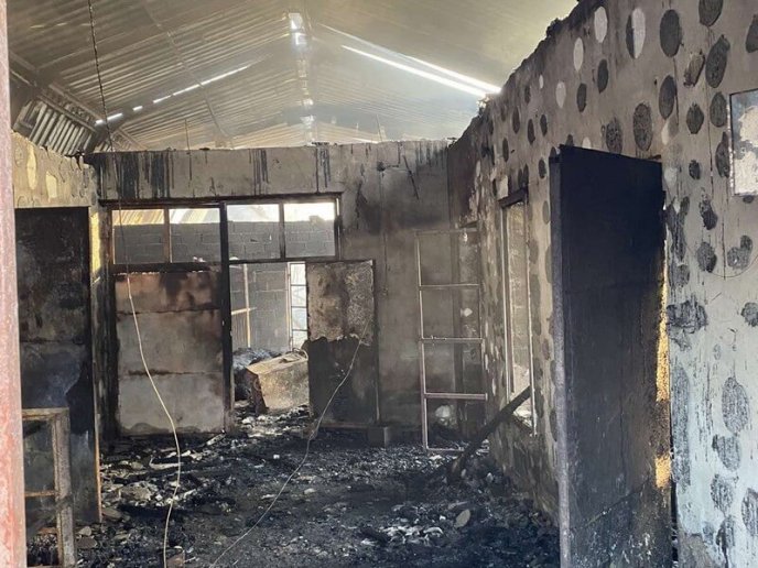 Рятувальники показали фото згорілого свинокомплексу у Мукачеві – 03