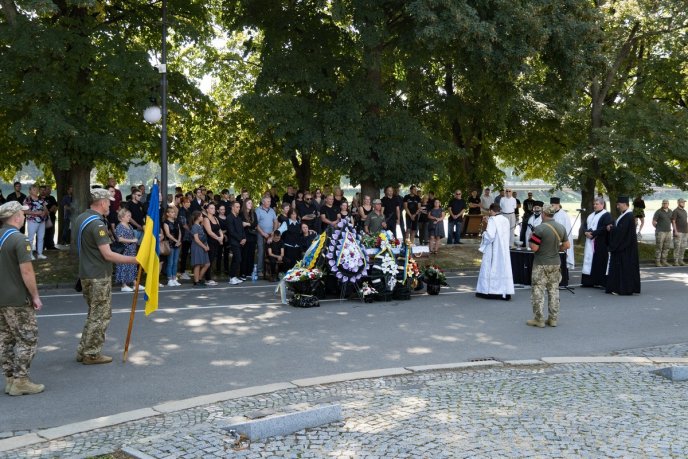 Поховали військового із Закарпаття, який загинув на Бахмутському напрямку – 04 Поховали військового із Закарпаття, який загинув на Бахмутському напрямку – 04