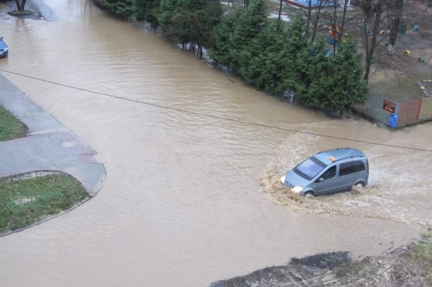 В Ужгороді затопило Новий район – 02