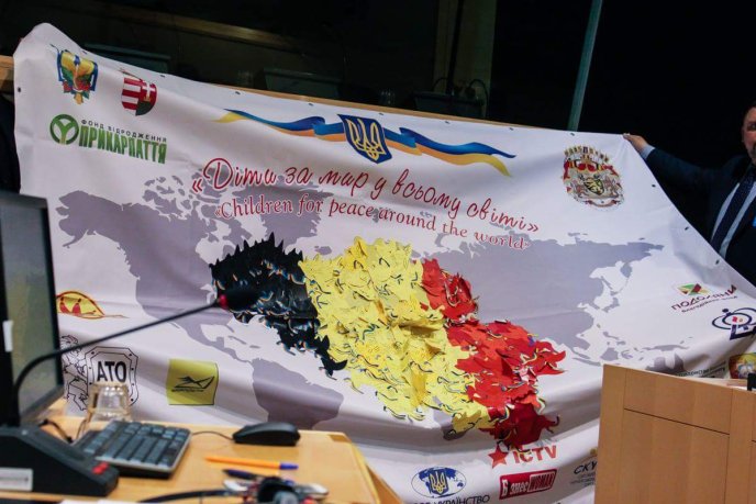 У Брюсселі голова облради Михайло Рівіс приєднався до міжнародного проекту «Діти за мир у всьому світі» – 05