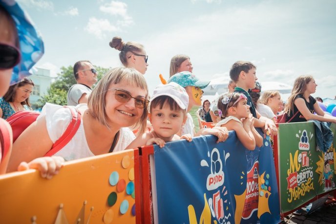 В Ужгороді дітям організували солодке свято – 12