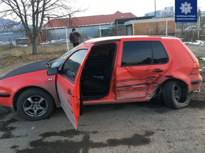 У Мукачеві сталась потрійна ДТП: опубліковано фото – 02