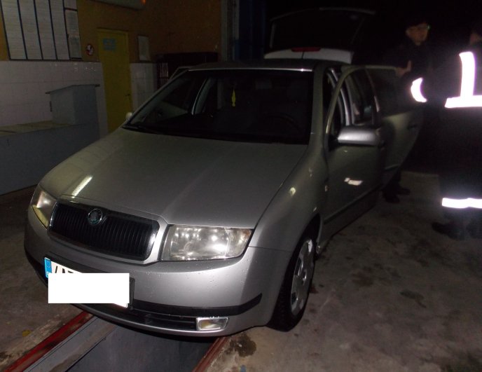 Чопські прикордонники затримали українця, який намагався перевезти 1,5 тисячі пачок цигарок – 03