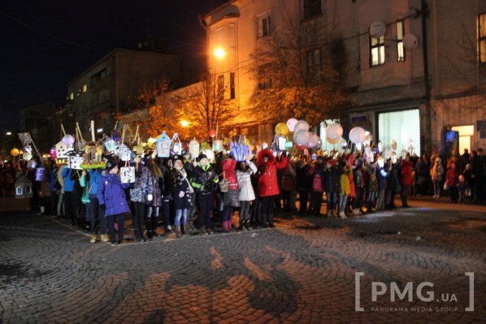 Яскраве святкування Дня святого Мартина у Мукачеві: парад ліхтариків, лицарські бої та вогняне шоу – 15 Яскраве святкування Дня святого Мартина у Мукачеві: парад ліхтариків, лицарські бої та вогняне шоу – 15