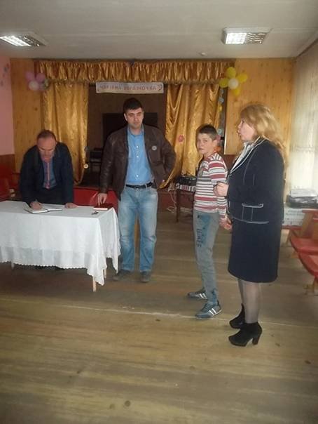 На Тячівщині поліцейські поспілкувались із школярами Дубового – 01 На Тячівщині поліцейські поспілкувались із школярами Дубового – 01