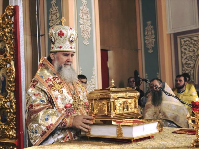 До православного храму в Минаї прибув ковчег з частиною одягу святителя Спиридона  – 03