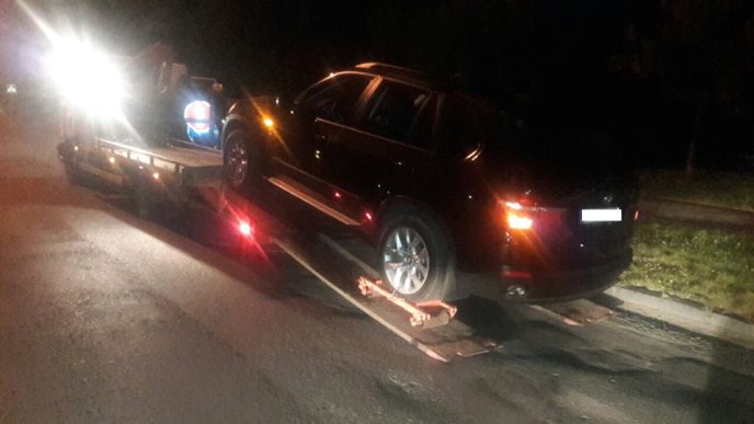 У Мукачеві евакуатор вивіз на штрафмайданчик 23 автівки – 03