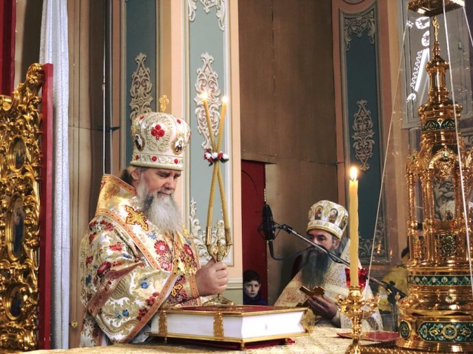 До православного храму в Минаї прибув ковчег з частиною одягу святителя Спиридона  – 05