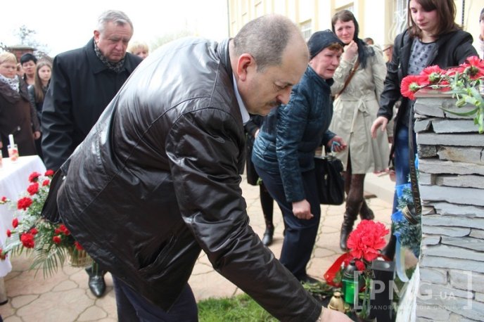 У Мукачеві відкрили меморіальну дошку бійцю АТО Руслану Ігнатишину – 24