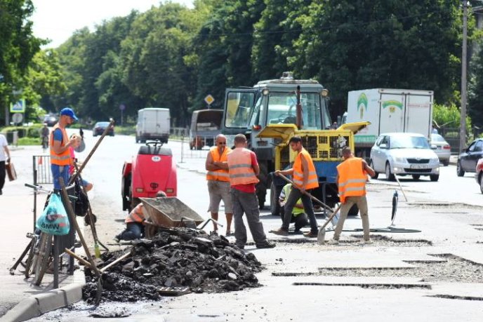 До четверга у Мукачеві ремонтують вулицю Масарика – 08