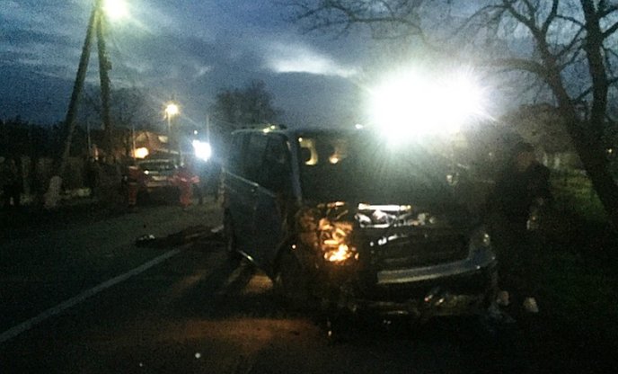 Зіткнулися легковик і мікроавтобус. Є постраждалі – 02