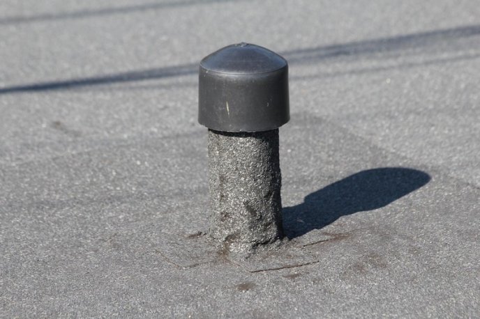 У Мукачеві ремонтують дахи на чотирьох багатоповерхівках – 02