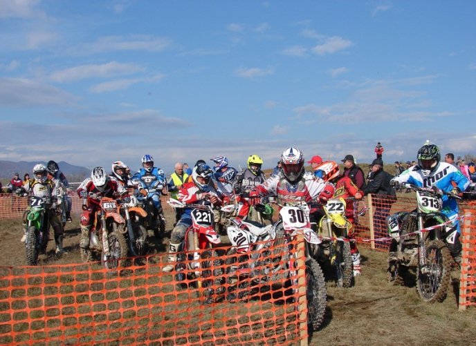 У Хусті проходить V етап Кубка чемпіонату України з мотокросу – 12