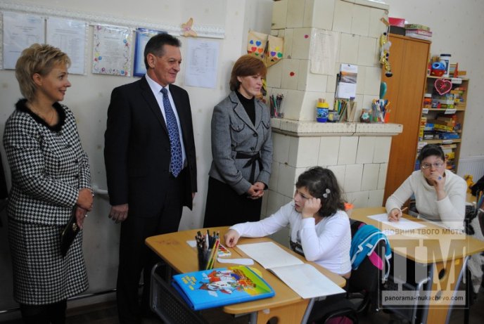 Олександр Ледида відвідав у Мукачеві Обласний центр соціально-психологічної реабілітації дітей та молоді з функціональними обмеженнями (ФОТО) – 21
