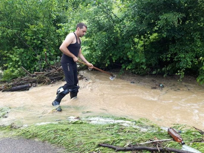 Зруйновано 4 мости, підтоплено 40 дворогосподарств: негода накоїла лиха у селі на Іршавщині – 09