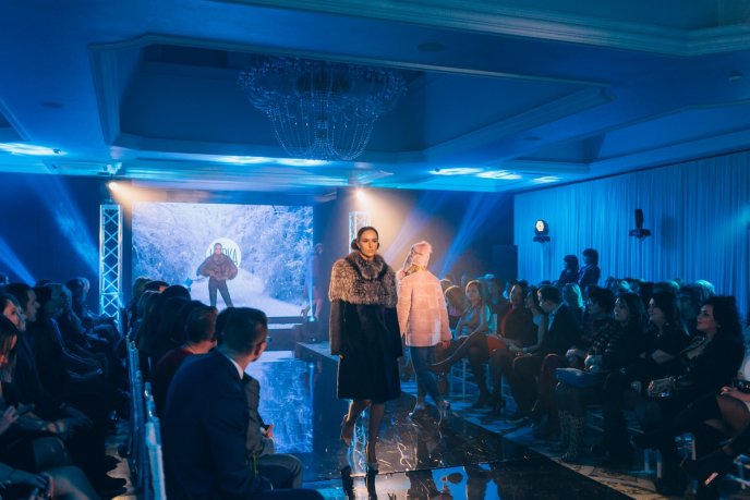 Мода заради життя: на Закарпатті відбувся ІІІ-й благодійний показ мод дизайнерки Роксолани Новак – 60