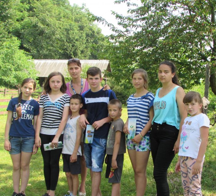 Вихованці літнього табору "Веселка" відвідали національний парк "Зачарований край" – 02