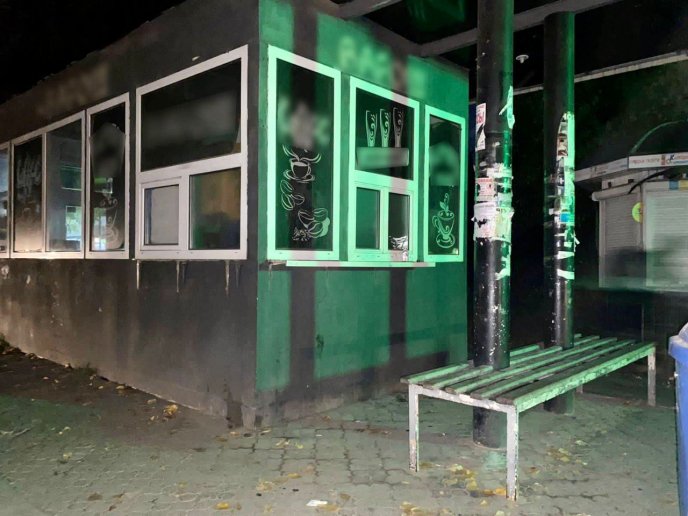 На автобусній зупинці обікрали чоловіка – 01