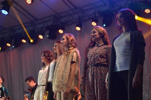 Іршавчанка Галина Ракущинець стала володаркою титулу "Міс Закарпаття – 2015" – 08