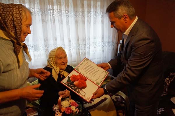 Найстарша мешканка Тячівщини Іляна Влад приймала вітання з 103-річчям – 02 Найстарша мешканка Тячівщини Іляна Влад приймала вітання з 103-річчям – 02