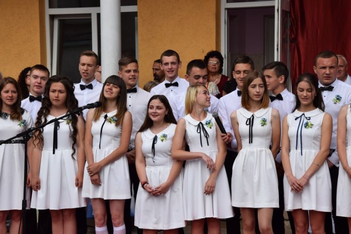 У школах Мукачева пролунав останній дзвінок – 63