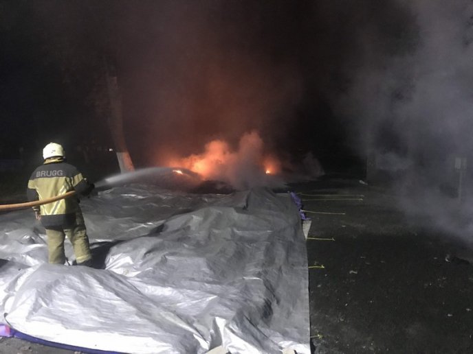 Рятувальники розповіли про пожежу, яка вночі вирувала в Ужгороді – 02