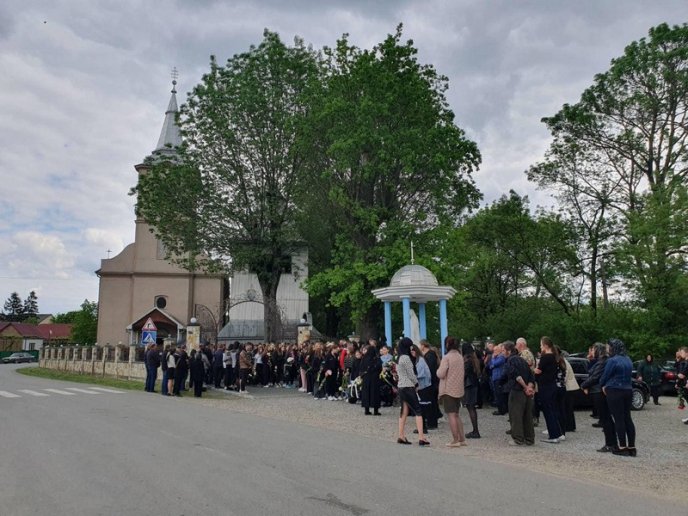 Поховали закарпатця, який загинув у важких боях на Донеччині – 03