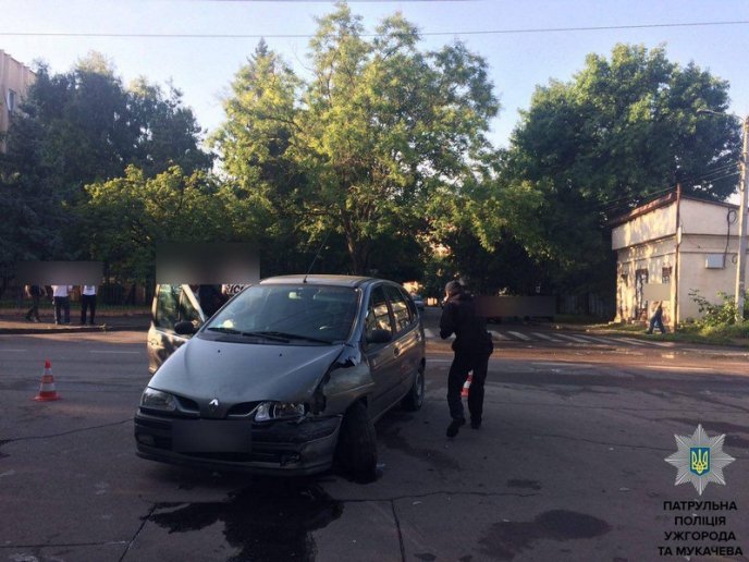 Вранці в Ужгороді зіткнулися дві машини – 01