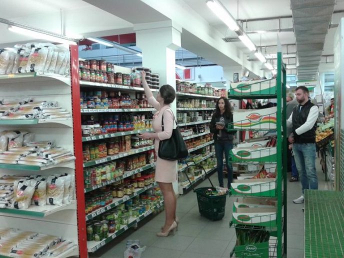 Ревізори "Нового каналу" стурбовані станом супермаркету "Вопак" у Хусті – 03